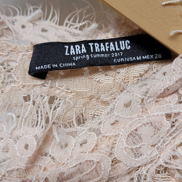 Zara trafaluc lace blouse size M peach color short sleeve embroidery - Picture 3 of 3